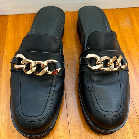 aere Shoes - Aere size 7 loafer chain slides.